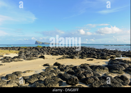 Vue panoramique de l'île coin de mire et des bateaux de pêche, l'île Maurice. Banque D'Images