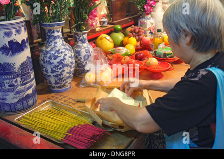 Hong Kong Chine,HK,Asie,chinois,oriental,île,Sheung WAN,Hollywood Road,Man Mo Temple,taoïste,intérieur,civil dieu Homme Cheong,Martial god Kwan T Banque D'Images