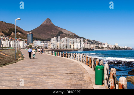 Sea Point promenade d'Oceanside. Cape Town, Western Cape, Afrique du Sud. Banque D'Images
