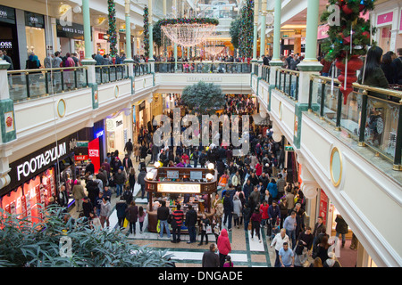 À l'intérieur de l'Intu Trafford Centre commercial intérieur dans Dumplington, Greater Manchester, Angleterre Banque D'Images