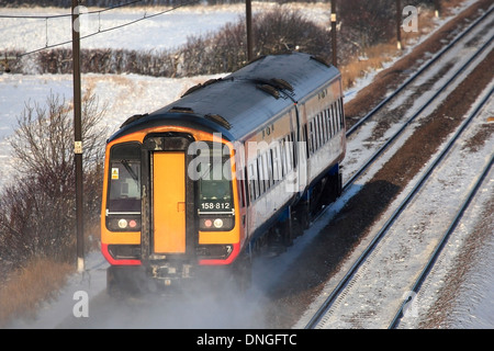 Neige de l'hiver, 158812 East Midlands Trains, High Speed Train Diesel, East Coast Main Line Railway, España Banque D'Images