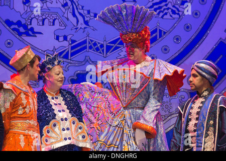 Une séance de photos pour la marque Aladdin Panto avec Jo et Matthew Kelly au nouveau théâtre de Wimbledon, Wimbledon, Londres Banque D'Images