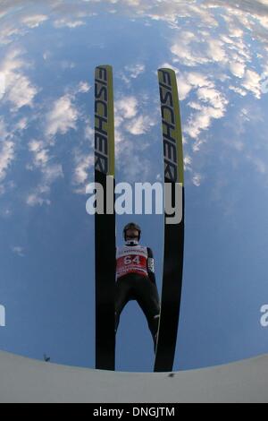 Oberstdorf, Allemagne. 28 Dec, 2013. Thomas Morgenstern d'Autriche s'élance dans l'air pendant la première étape des quatre Hills ski compétition de sauts à Oberstdorf, Allemagne, le 28 décembre 2013. Photo : Fredrik von Erichsen/dpa/Alamy Live News Banque D'Images