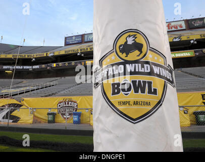 Tempe, AZ, États-Unis d'Amérique. 28 Dec, 2013. 28 décembre 2013, Tempe, AZ.Les Michigan Wolverines et Kansas State Les Chats Sauvages s'affronteront pour la première fois dans l'programsÃ¢â€"¢ histories : le samedi, 28 Décembre, 2013 dans le Buffalo Wild Wings Bol à Tempe, Arizona. (Crédit obligatoire : Jose Marin / MarinMedia.org / Cal Sport Media) (photographe complet, et de crédit crédit obligatoire) : csm/Alamy Live News Banque D'Images