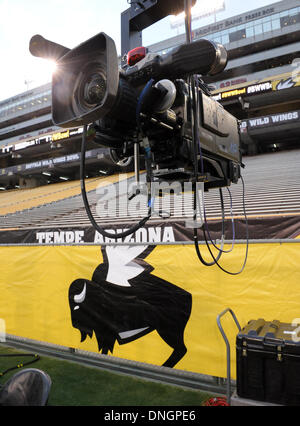 Tempe, AZ, États-Unis d'Amérique. 28 Dec, 2013. 28 décembre 2013, Tempe, AZ.Les Michigan Wolverines et Kansas State Les Chats Sauvages s'affronteront pour la première fois dans l'programsÃ¢â€"¢ histories : le samedi, 28 Décembre, 2013 dans le Buffalo Wild Wings Bol à Tempe, Arizona. (Crédit obligatoire : Jose Marin / MarinMedia.org / Cal Sport Media) (photographe complet, et de crédit crédit obligatoire) : csm/Alamy Live News Banque D'Images