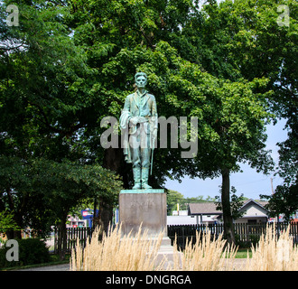 Statue d'Abraham Lincoln en uniforme de la guerre de Black Hawk dans Dixon, l'Illinois, une ville le long de la Lincoln Highway. Banque D'Images