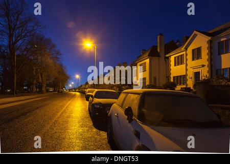 Northampton UK. 29 décembre 2013. Forte gelée sur véhicule garé ce matin à Park Avenue South, Northampton après un ciel clair toute la nuit. Credit : Keith J Smith./Alamy Live News Banque D'Images