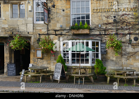 Le bras de Cotswold House public (pub), High Street, Burford, Cotswolds, Oxfordshire, Angleterre, Royaume-Uni, UK, Europe Banque D'Images