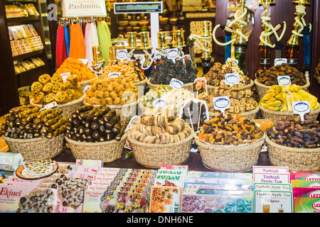 Les sucreries turques en vente en boutique dans le Grand Bazar, Istanbul, Turquie Banque D'Images