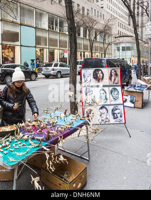 New York souvenirs de la chaussée et de décrochage portrait photos par artiste de rue Banque D'Images