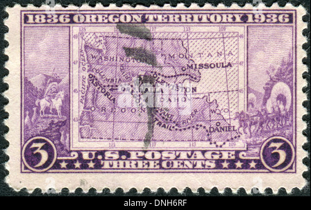 Timbre-poste imprimé aux Etats-Unis, dédié au centenaire de l'ouverture du territoire de l'Oregon, montre la carte de territoire de l'Oregon Banque D'Images