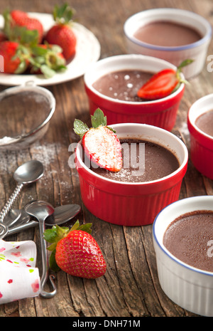 Panna cotta Chocolat Fraise avec Banque D'Images