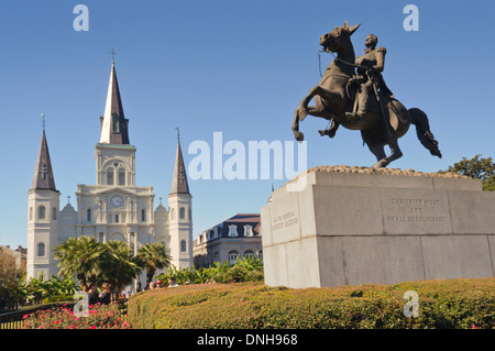 Statue du général Andrew Jackson avec Saint Louis cathédrale en arrière-plan Banque D'Images