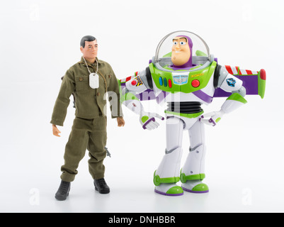 1964 G.I. Joe avec 2000's Buzz Lightyear. Les jouets d'iconique Banque D'Images