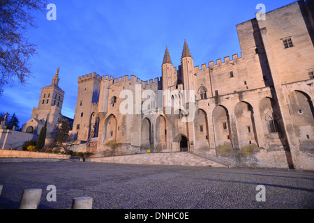 Ancienne Résidence pontificale, à la fois palais et forteresse, LE PALAIS DES PAPES fut le siège de la chrétienté occidentale dans le 14ème siècle, AVIGNON, Vaucluse (84), FRANCE Banque D'Images