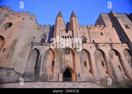 Ancienne Résidence pontificale, à la fois palais et forteresse, LE PALAIS DES PAPES fut le siège de la chrétienté occidentale dans le 14ème siècle, AVIGNON, Vaucluse (84), FRANCE Banque D'Images