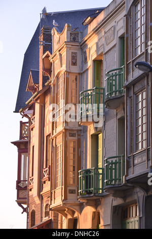 VILLAS DE STYLE BELLE EPOQUE, MAISONS TRADITIONNELLES DE MERS-LES-BAINS, SOMME (80), Picardie, France Banque D'Images