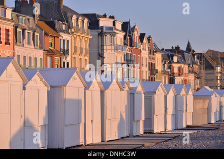 VILLAS DE STYLE BELLE EPOQUE, MAISONS TRADITIONNELLES DE MERS-LES-BAINS, SOMME (80), Picardie, France Banque D'Images