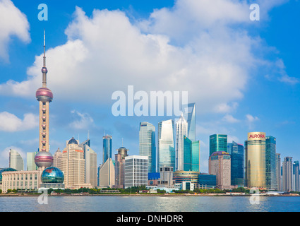 Shanghai skyline avec le World Financial Center et l'Oriental Pearl bâtiments le PRC de Pudong, République populaire de Chine, l'Asie