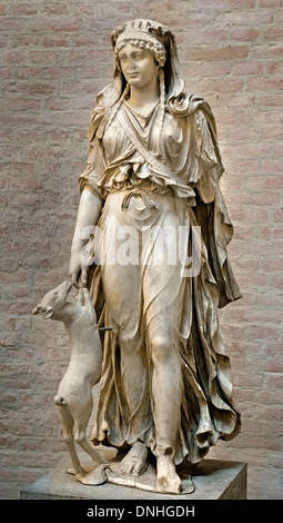 Artemis - Diana grec / déesse romaine de la chasse, de la statue du 1er siècle ap. Banque D'Images