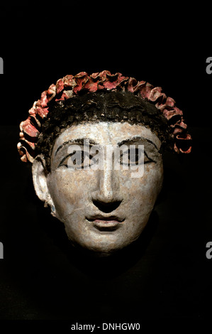 Masque de momie femme avec une couronne de fleurs époque Romaine 100 av. de l'Égypte Égypte Banque D'Images
