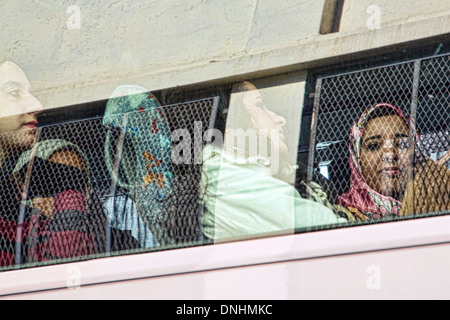 Visite guidée DE LA VILLE DANS UN BUS POUR LES ÉTUDIANTS PARTICIPANT À LA TROISIÈME ÉDITION ANNUELLE DU CONCOURS ERGAPOLIS QUI CONSISTE À RÉAMÉNAGER L'ANCIEN ABATTOIR EN VUE D'UN DÉVELOPPEMENT DURABLE, Casablanca, Maroc, Afrique Banque D'Images