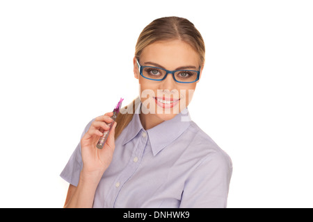 Jeune femme Smokin Cigarette électrique Banque D'Images