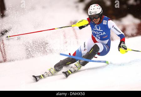 Lienz, Autriche. Dec 29, 2013. Womens slalom aux championnats du monde de ski FIS. Wendy Holdener de Suisse ski en premier run : Action Crédit Plus Sport/Alamy Live News Banque D'Images