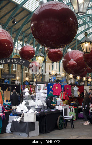 Décorations de Noël à Covent Garden de Londres Marché Apple Banque D'Images