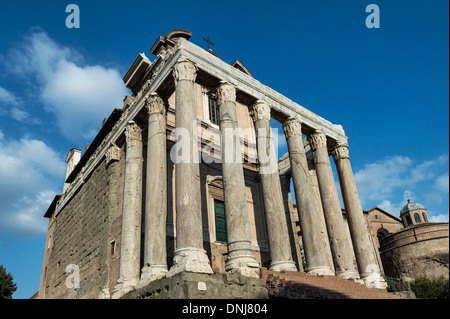 Temple d'Antonin et Faustine, église de San Lorenzo in Miranda, le Forum Romain, , ville historique, Rome, Italie, Europe Banque D'Images