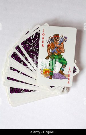 La carte à jouer du joker dans un paquet de cartes de guerre politiquement correct non-violent sur fond blanc - jeu de cartes de GUERRE politiquement correct non-violent Banque D'Images