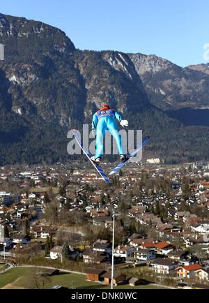 Garmisch-Partenkirchen, Allemagne. 31 Dec, 2013. Coupe du Monde FIS de saut à ski pour les hommes. Andreas Wellinger (GER). Credit : Action Plus Sport/Alamy Live News Banque D'Images