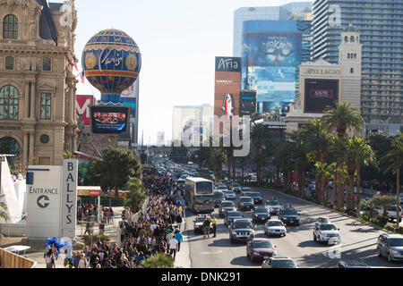 Las Vegas, NV, USA. 31 Dec, 2013. Strip de Las Vegas se prépare pour le réveillon du Nouvel An Party Crédit : Chung Jin Mac/Alamy Live News