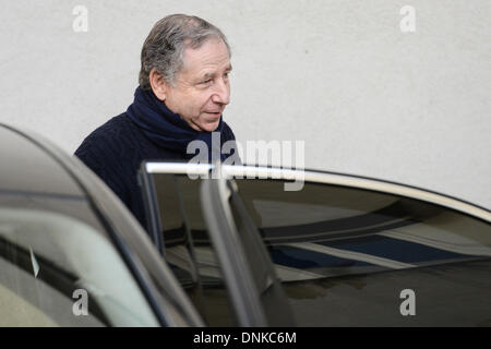Grenoble, France. 1er janvier 2014. Président de la Fédération Internationale de l'Automobile (FIA), Jean Todt quitte le 'Centre hospitalier universitaire (CHU) hôpital de Grenoble, France, 01 janvier 2014. Ancien pilote automobile allemand de Formule 1 Michael Schumacher est toujours dans un état critique, après qu'il ait subi une chirurgie d'urgence après avoir été admis dans le coma avec un traumatisme crânien à la suite d'un accident de ski à Méribel, en fonction de l'hôpital de Grenoble. Photo : DAVID EBENER/dpa/Alamy Live News Banque D'Images
