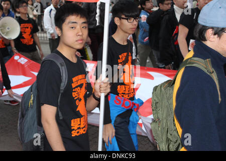 Hong Kong, Chine. 1er janvier 2014. Marcheurs participent à la Hong Kong le jour de l'an la démocratie Crédit : démonstration SC Robert Kemp/Alamy Live News Banque D'Images