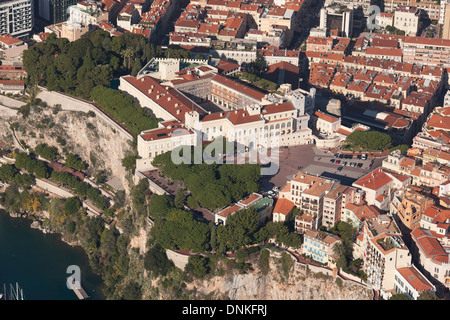 VUE AÉRIENNE.Palais du Prince situé sur une falaise à 60 m au-dessus de la mer.Quartier de Monaco-ville alias le rocher (le rocher), Principauté de Monaco. Banque D'Images