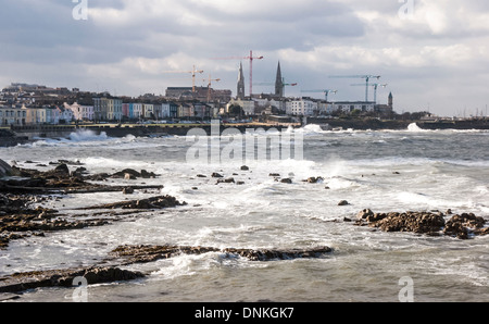 D'une scène d'Harbourside stormy Dún Laoghaire, le port et la ville du comté de Dún Laoghaire Rathdown-Couty, Dublin, Irlande Banque D'Images