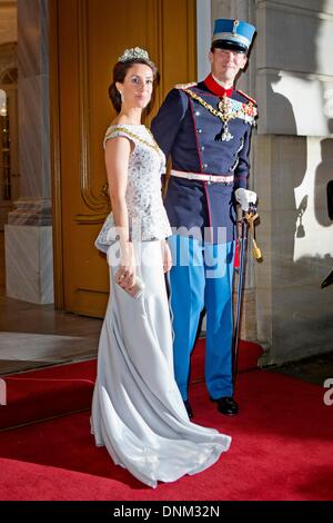 Copenhague, Danemark. 06Th Jan, 2014. Le Prince Joachim et la Princesse Marie de Danemark arrivent pour la réunion annuelle des nouveaux ans réception au Palais d'Amalienborg à Copenhague, Danemark, 01 janvier 2014. Photo : Patrick van Katwijk / Pays-Bas ET FRANCE OUT - PAS DE SERVICE DE FIL/dpa/Alamy Live News Banque D'Images