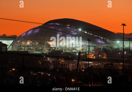 Sochi, Russie. 25Th Dec 2013. Vue extérieure du Stade Olympique Fisht du Parc olympique à Sotchi, Russie, 17 décembre 2013. Sotchi accueillera les Jeux Olympiques d'hiver du 07 au 23 février 2014. Photo : Jens Buettner/dpa/Alamy Live News Banque D'Images