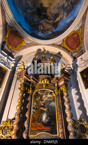 Prague, République Cezch. Squelette dans un sépulcre de pierre, par Petr Parler, 14e centuru travail. Basilique Saint-georges, l'église de Prague. Banque D'Images