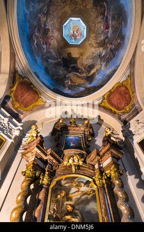 Prague, République Cezch. Squelette dans un sépulcre de pierre, par Petr Parler, 14e centuru travail. Basilique Saint-georges, l'église de Prague. Banque D'Images