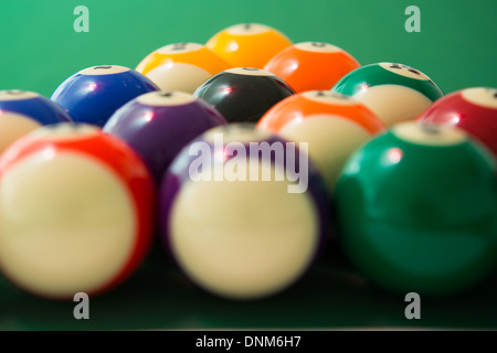 Boules de billard organisé pour briser au début du jeu Banque D'Images