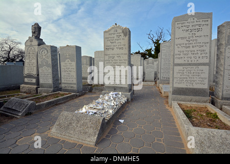 La sépulture de la mère de Rav Loubavitch Channa près du Ohel Montefiore cimetière à Cambria Heights, dans le Queens, NYC Banque D'Images