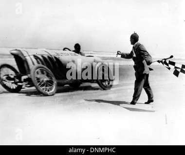 Barney Oldfield racing la Blitzen Benz à Daytona Beach, Floride Banque D'Images