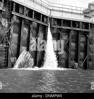 Close-up de l'Écluse et barrage Jim Woodruff Chattahoochee, Floride Banque D'Images