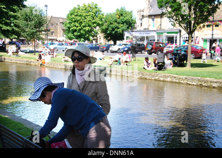 Waterside in Kingham, Cotswolds, Royaume-Uni Banque D'Images