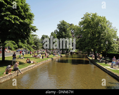 Waterside in Kingham, Cotswolds, Royaume-Uni Banque D'Images