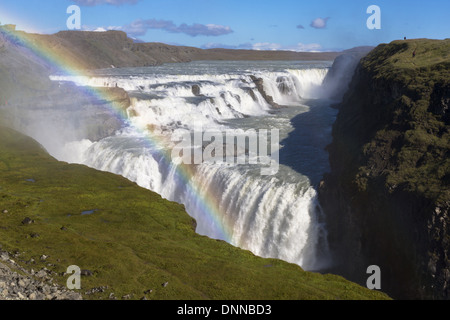 Arc-en-ciel sur la cascade de Gullfoss Islande située sur la partie supérieure de la rivière Hvita Islande Banque D'Images