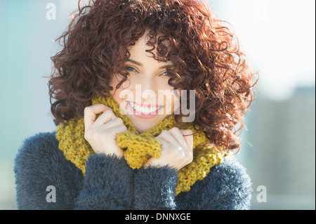Beautiful brunette woman outdoors Banque D'Images