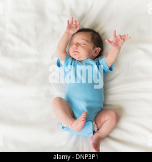 Portrait of newborn baby boy (0-1 months) sleeping Banque D'Images